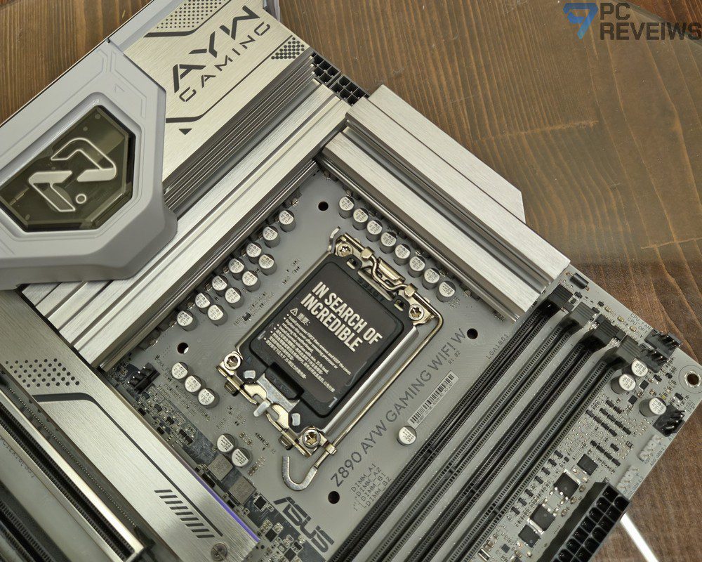 Зона процессорного сокета LGA1851 и радиаторы VRM на ASUS Z890 AYW GAMING WIFI W.