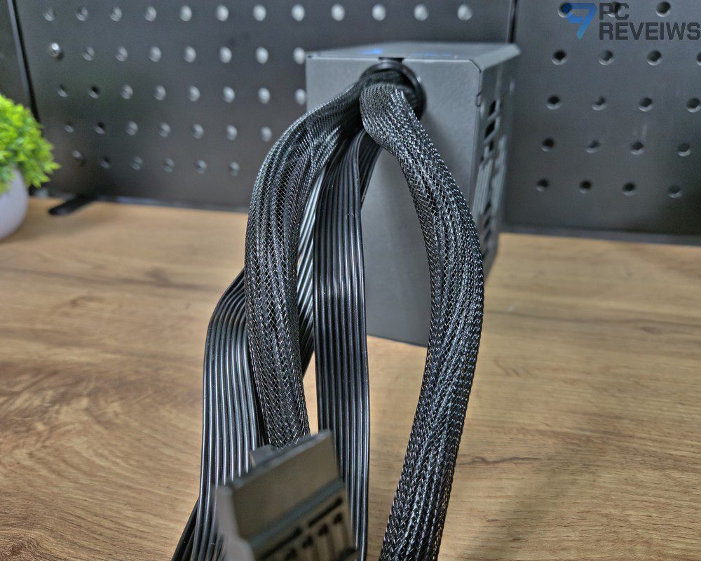 Кабели FSP VITA BD 750W в тканевой оплётке и плоском исполнении с различными типами разъёмов