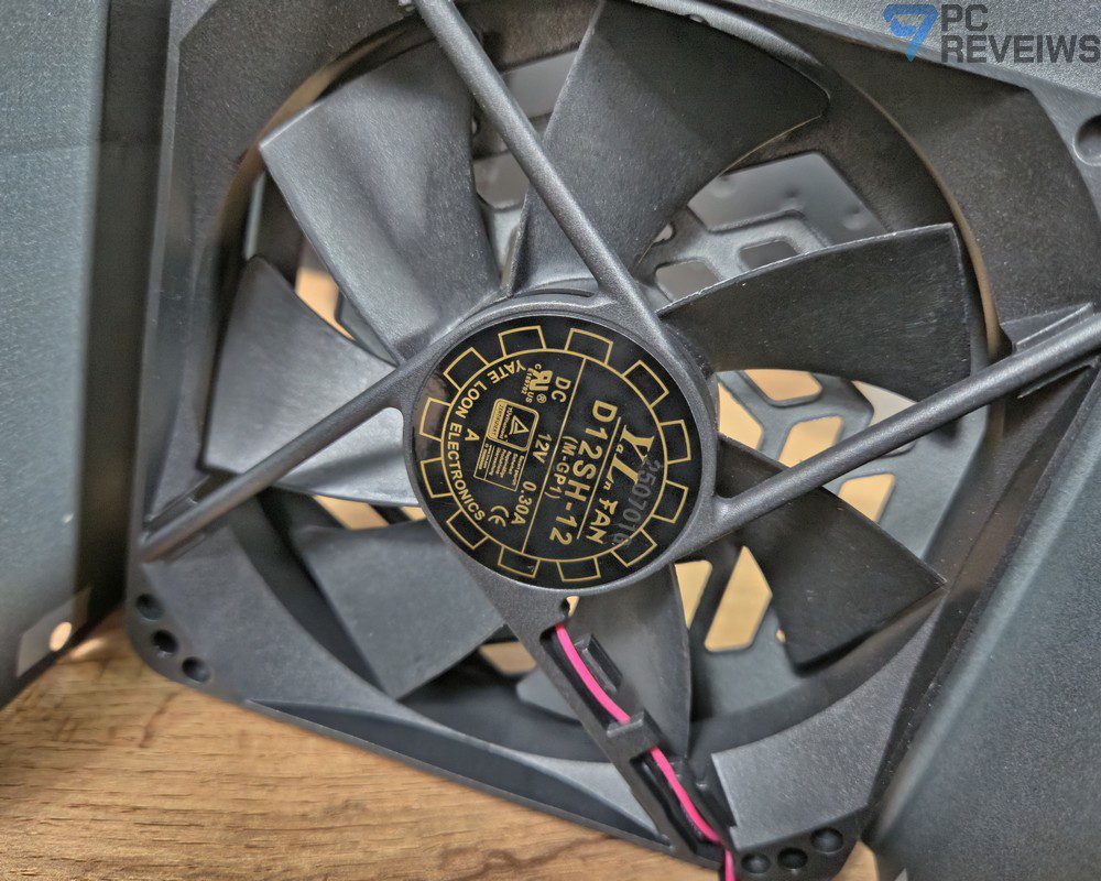 Разобранный блок питания FSP VITA BD 750W перед осмотром внутренней конструкции и компонентов
