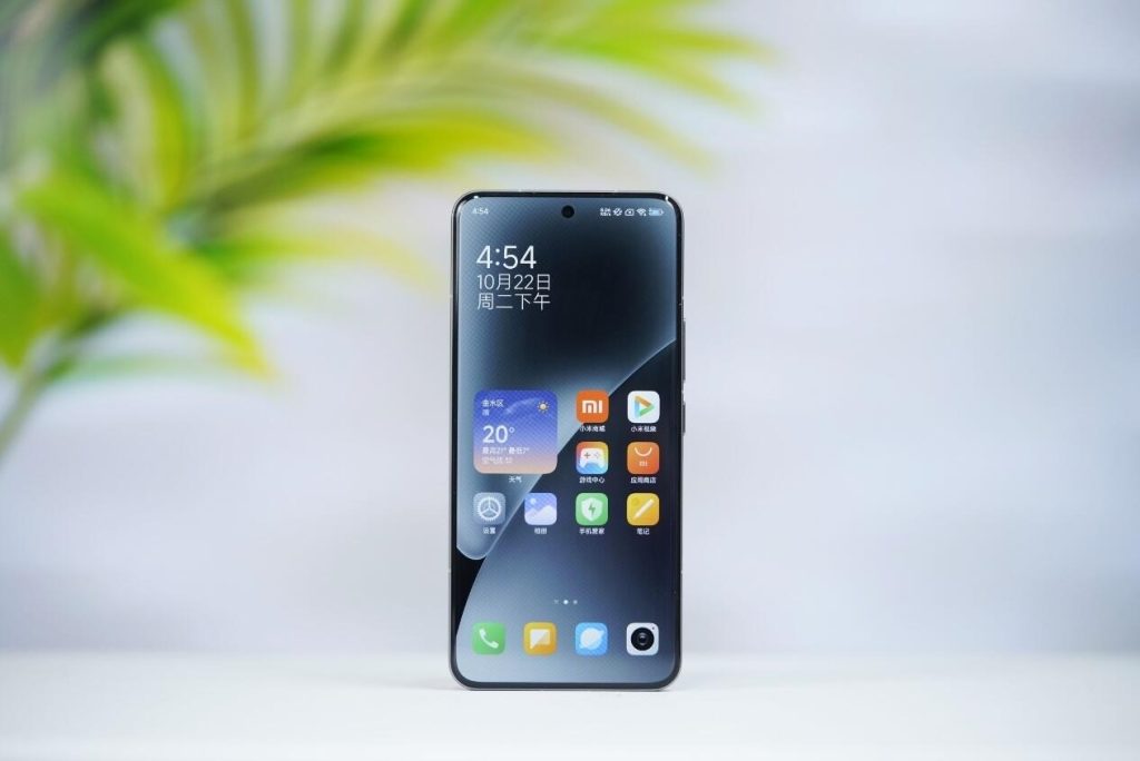 Смартфон Xiaomi 18 Pro Max с фирменным задним экраном и камерой Leica