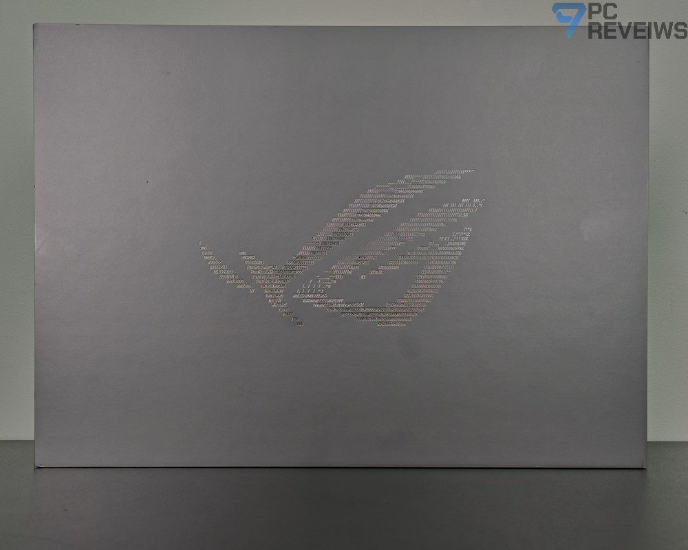Отдельная коробка с ASUS ROG Zephyrus Duo 2026 внутри комплекта поставки.