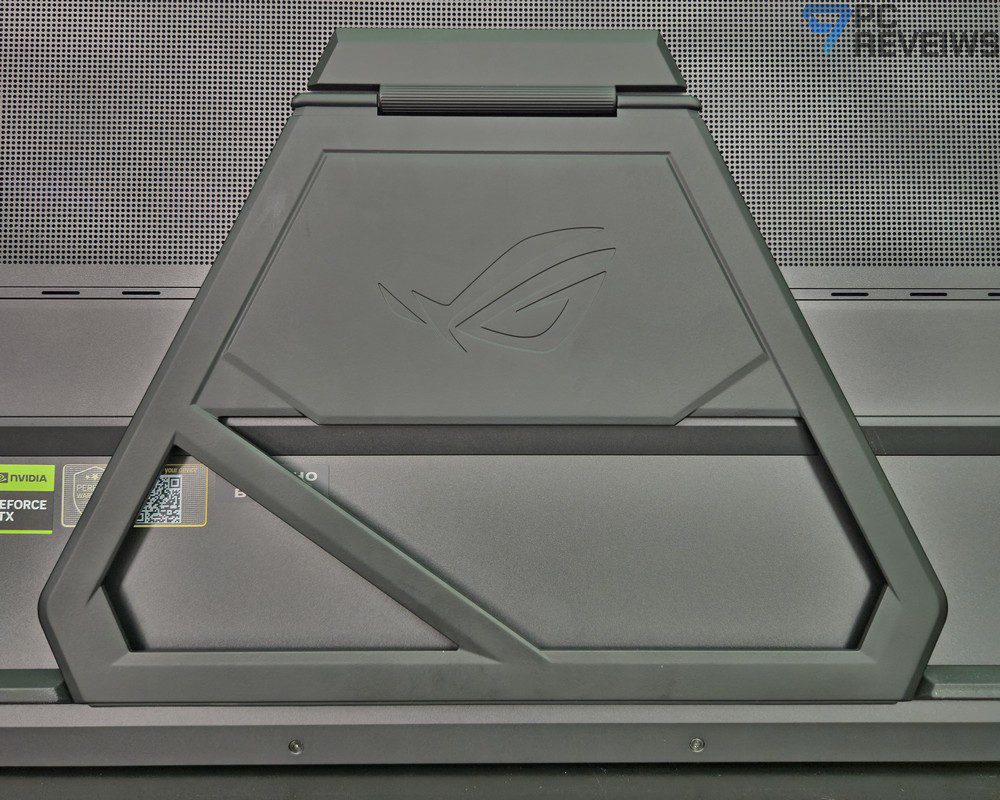 Алюминиевая опорная часть корпуса ASUS ROG Zephyrus Duo 2026 с логотипом ROG.