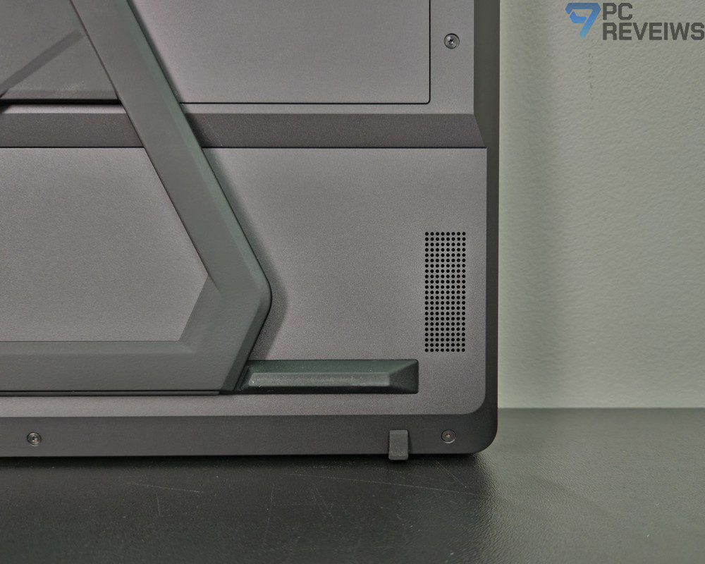 Акустическая система ASUS ROG Zephyrus Duo 2026 с четырьмя динамиками и дополнительными низкочастотными излучателями.
