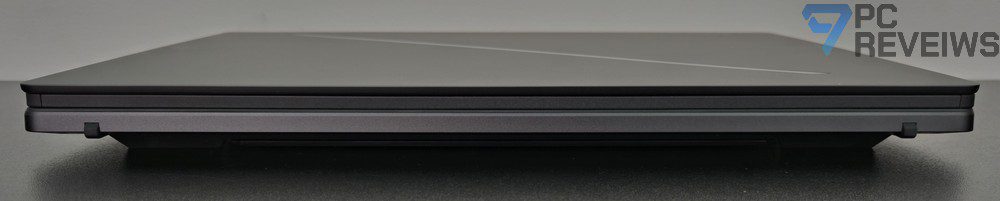 Резиновые опоры на нижней части корпуса ASUS ROG Zephyrus Duo 2026 для устойчивого положения ноутбука.