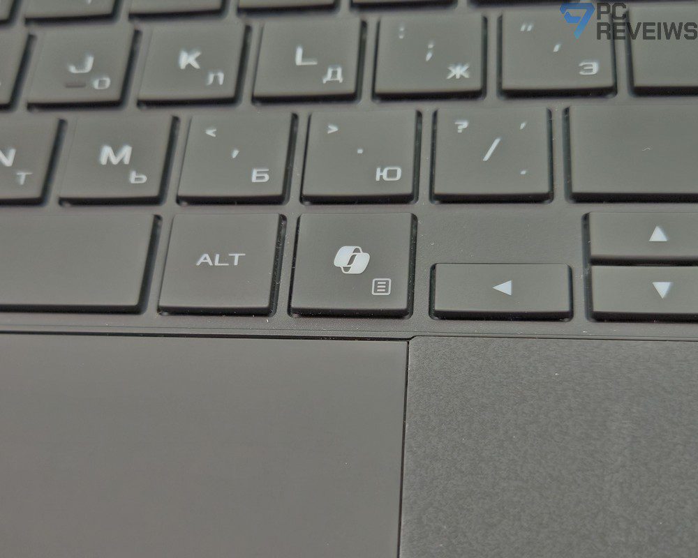 Основной блок клавиш ASUS ROG Zephyrus Duo 2026 с функциональными сочетаниями Fn и отдельной клавишей Copilot.