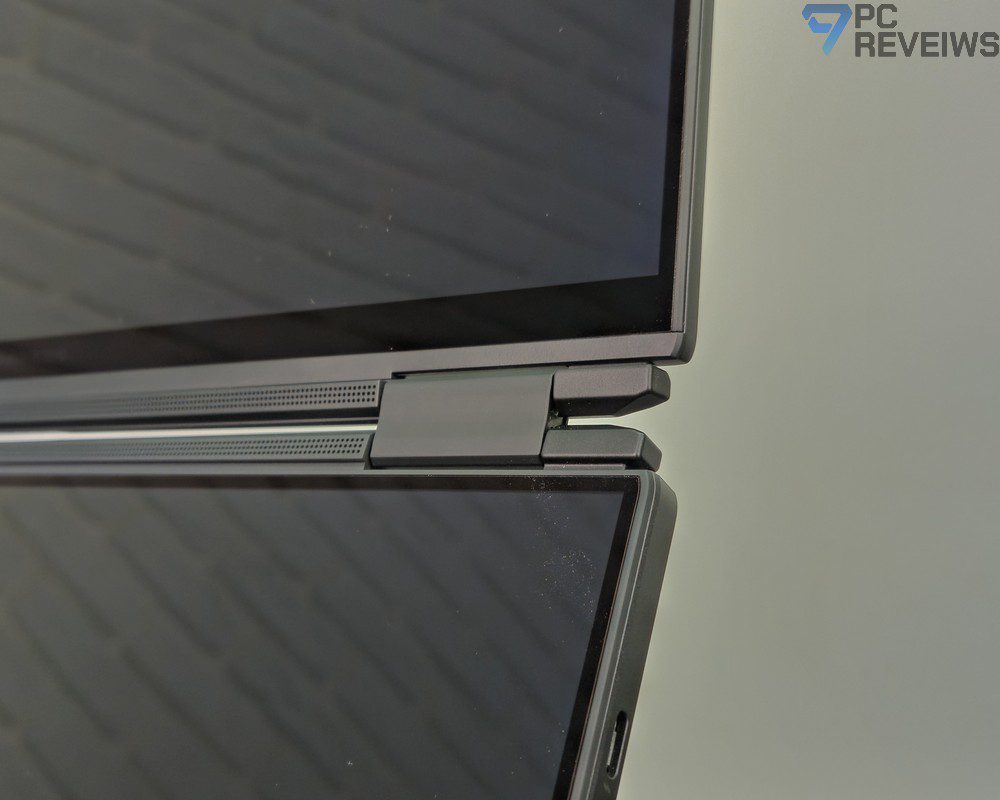 Металлические петли и шарнирный механизм ASUS ROG Zephyrus Duo 2026.