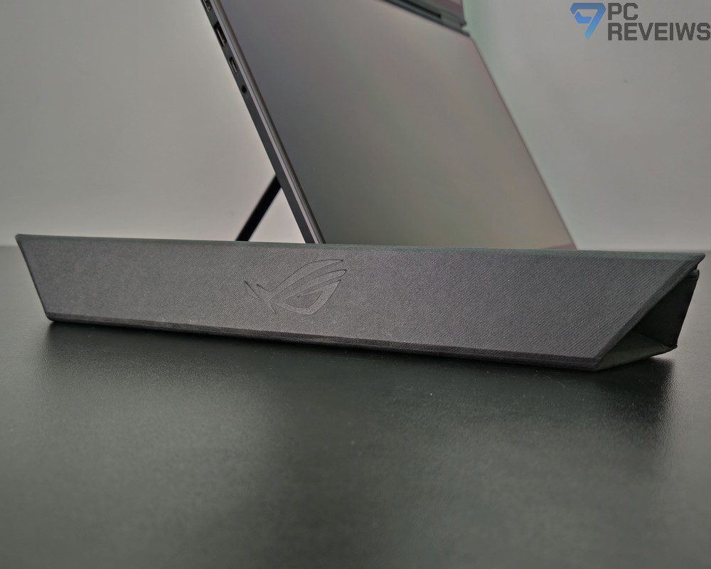Комплектная складная картонная подставка для съёмной клавиатуры ASUS ROG Zephyrus Duo 2026.