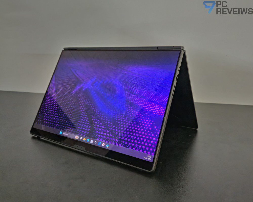 ASUS ROG Zephyrus Duo 2026 в режиме палатки.