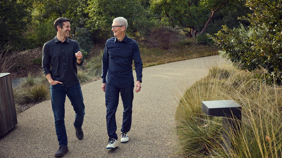 Тим Кук и Джон Тернус на смене руководства Apple