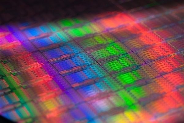 Кремниевые пластины Intel 14A