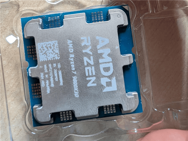 Процессор AMD Ryzen 7 9800X3D