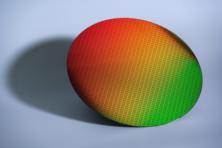 Кремниевая пластина Intel 18A