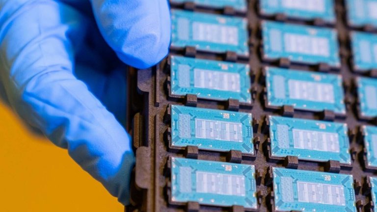 Схема патента Intel со встроенной подсветкой Micro LED в чипе