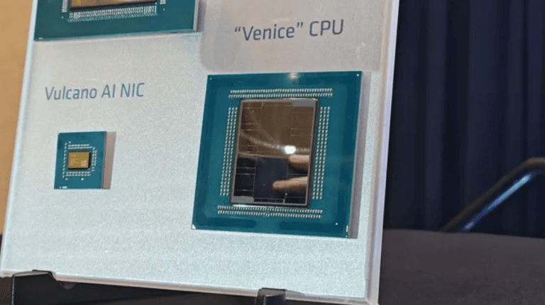 Серверный процессор AMD EPYC 9006 Venice в сокете SP7 крупным планом