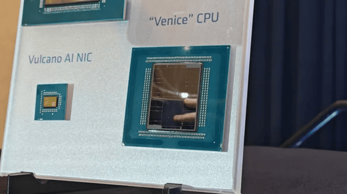 Серверный процессор AMD EPYC 9006 Venice в сокете SP7 крупным планом