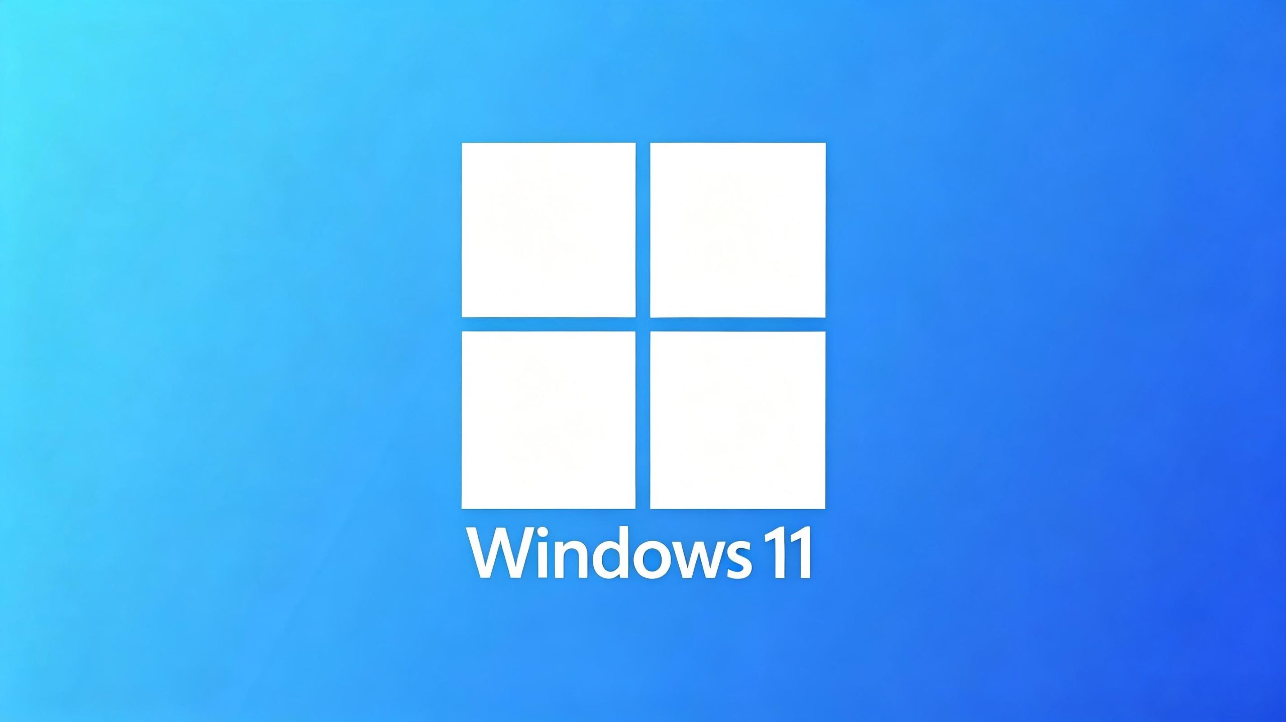 Рабочий стол Windows 11 с диспетчером задач и графиком загрузки оперативной памяти