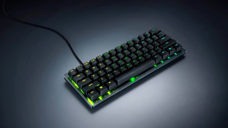 Компактная игровая клавиатура Razer Huntsman V3 Pro Mini 8KHz чёрного цвета с подсветкой