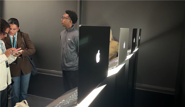 MacBook Pro с дисплеями PROLED XDR