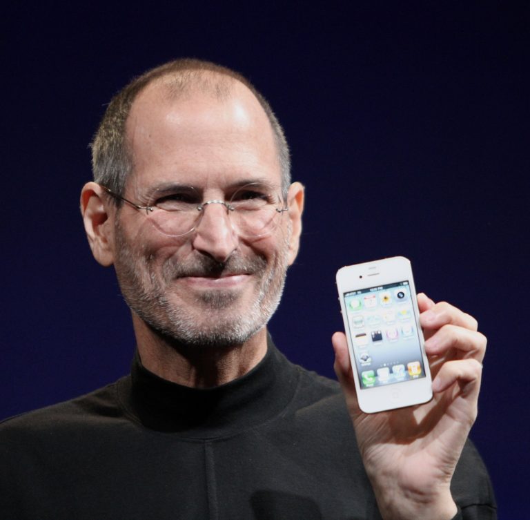 Стив Джобс на презентации iPhone